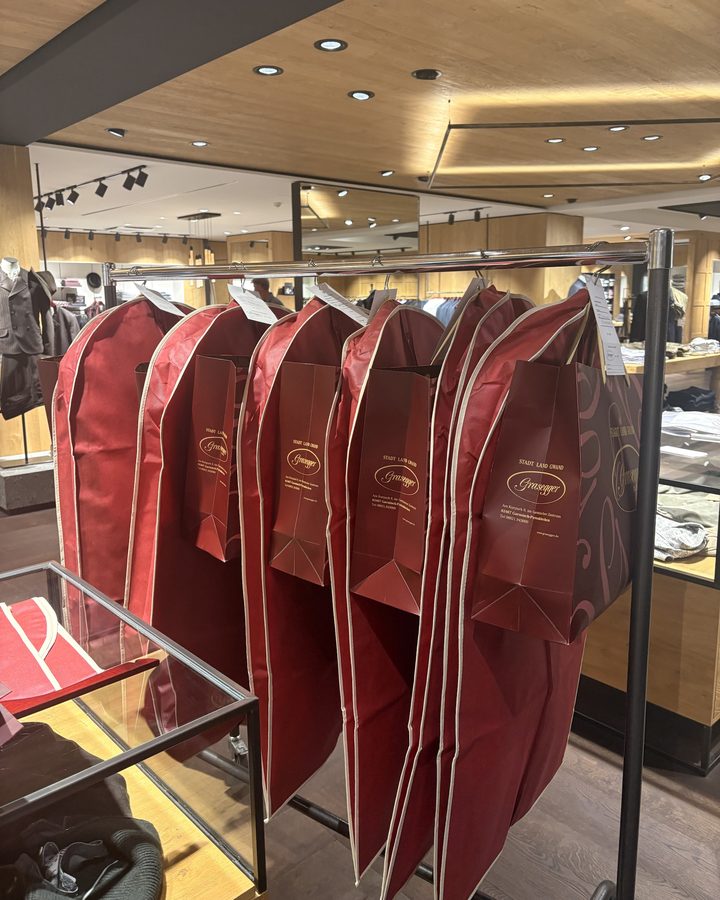 Grasegger garment bags and shopping bags for the PSA team