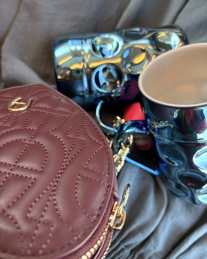 Blue mugs next to a burgundy bag