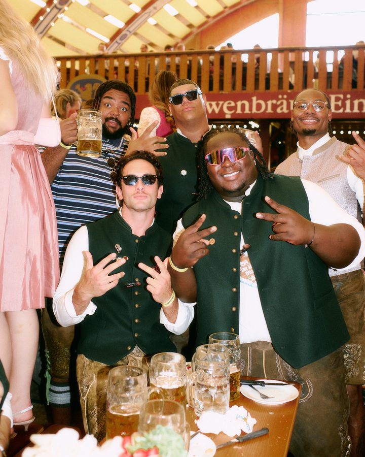 Team photo in the Löwenbräu tent